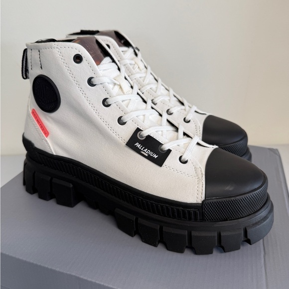 Womens Palladium Revolt Hi TX Platform Boot / Star White / 97242-116-M / Size 10 - Picture 1 of 7